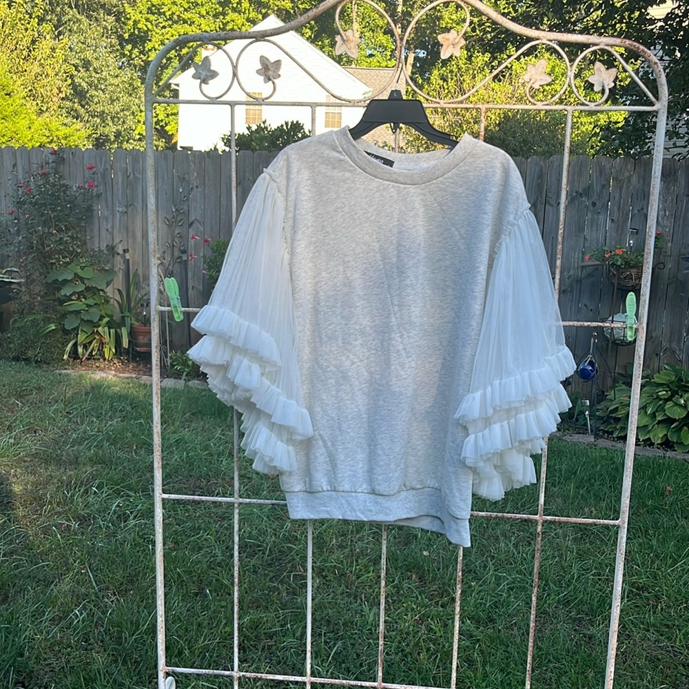 Kosmios pullover blouse, NWT, beautiful gray and white specks, size large